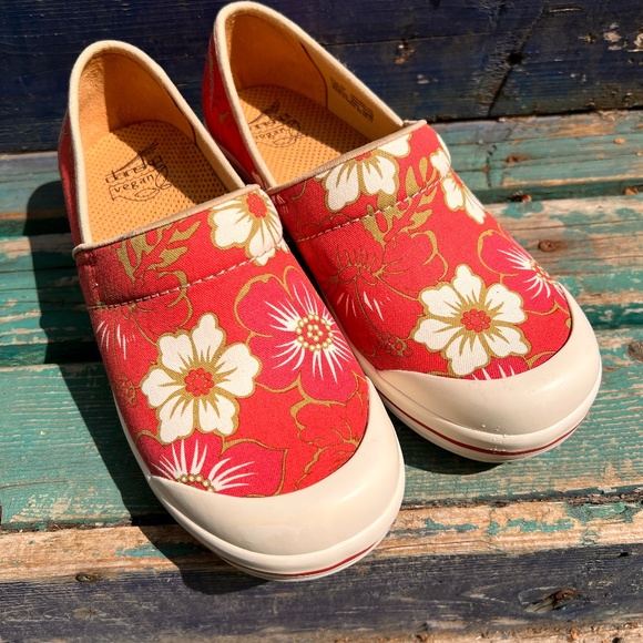 Dansko Shoes - DANSKO Vegan Volley Rose Pink Floral Clogs 🧚‍♀️